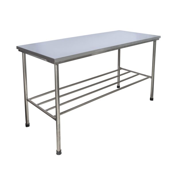 Mesa em inox com tubo redondo e estrado
